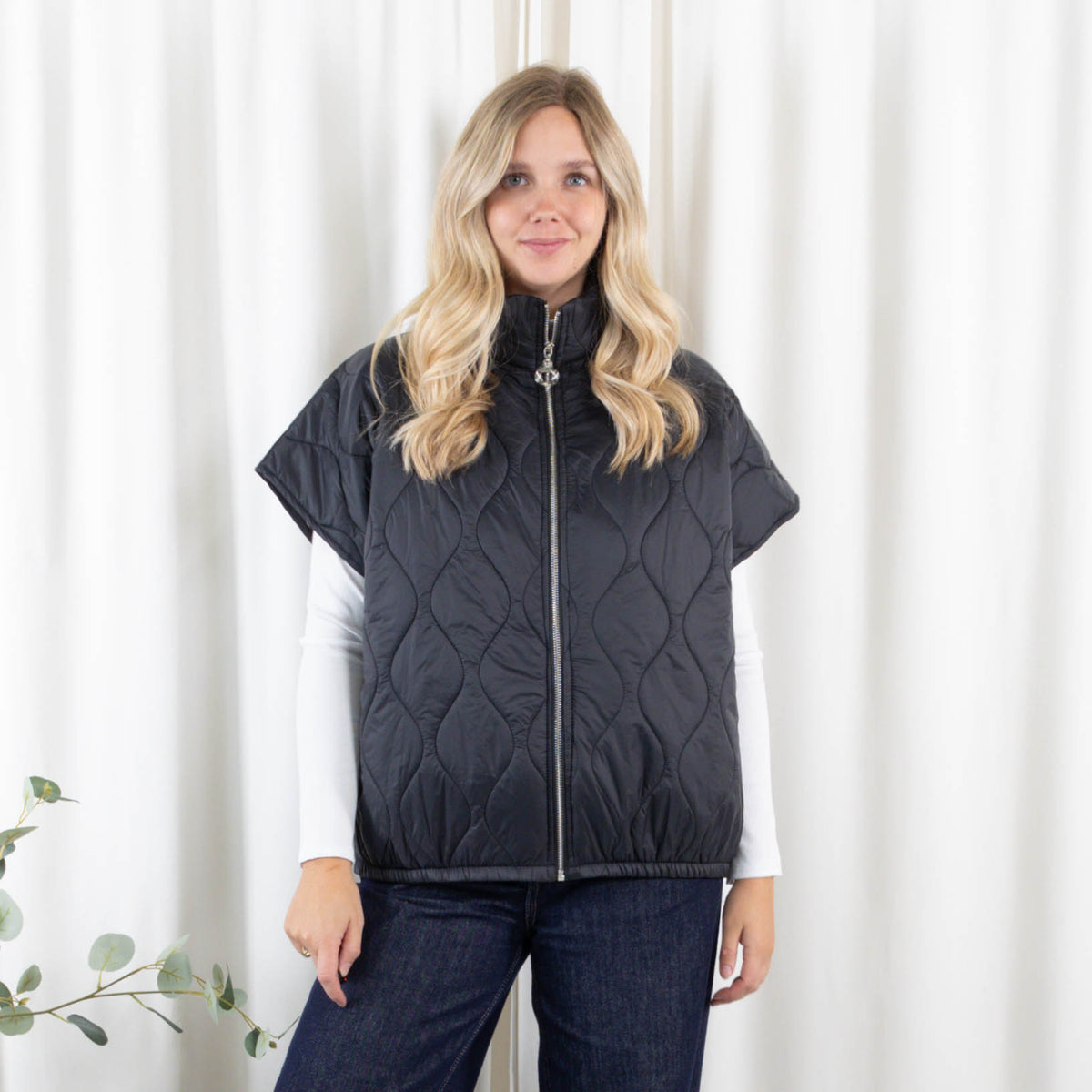 Ramona vest, Sort