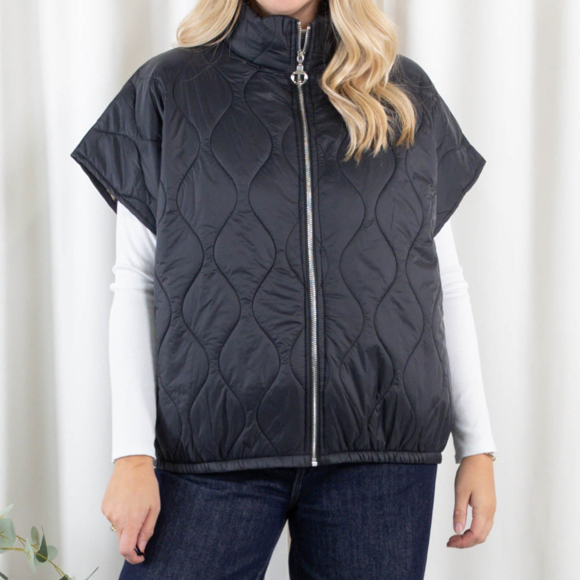 Ramona vest, Sort