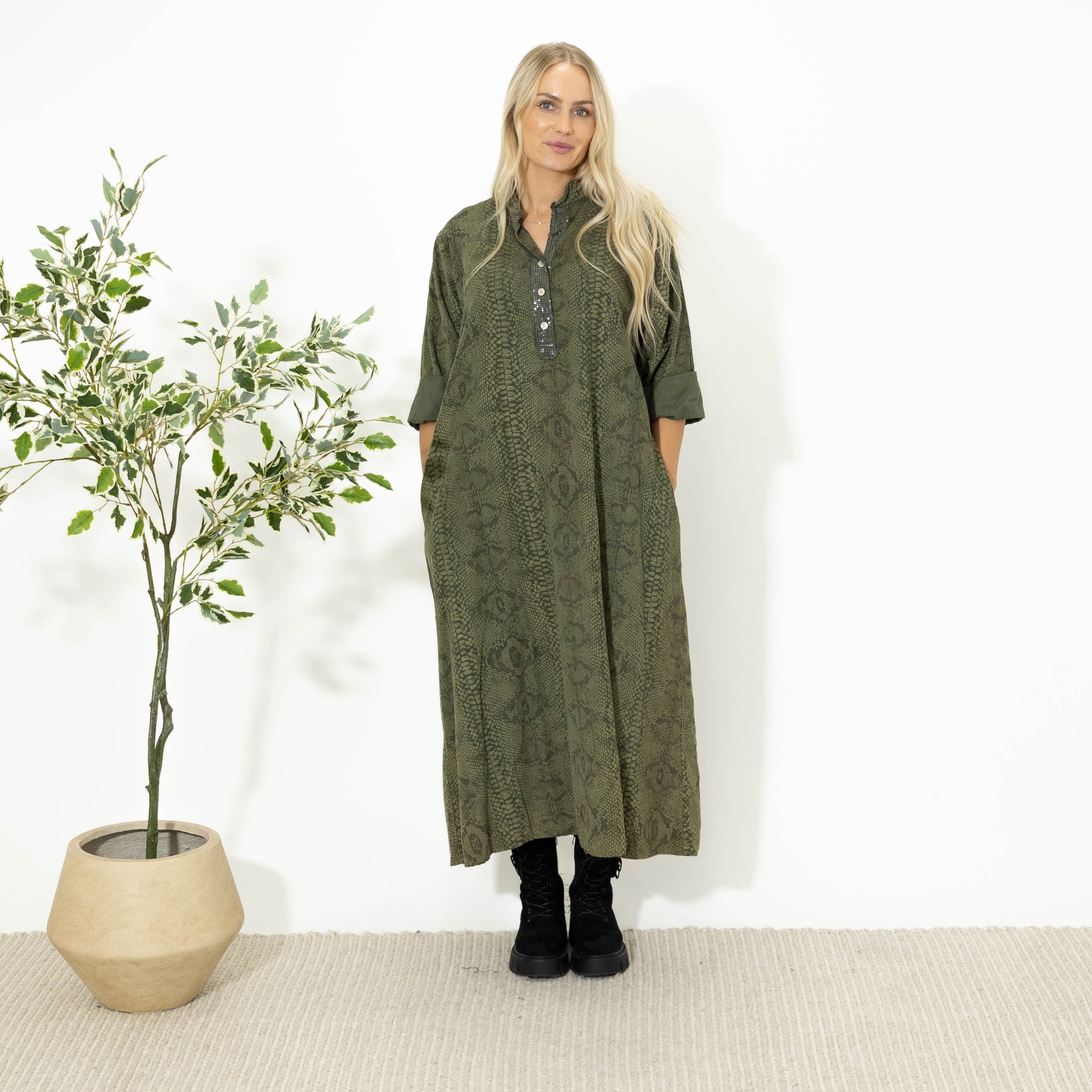 Hjørdis babyfløjlskjole, Khaki