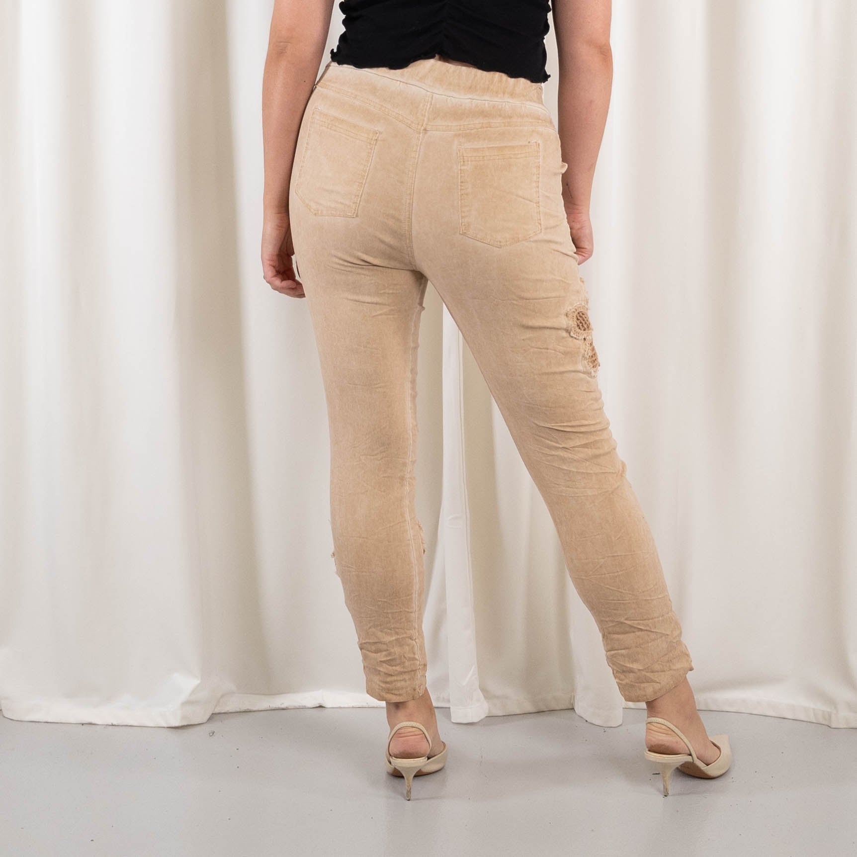 Magie bukser, Camel