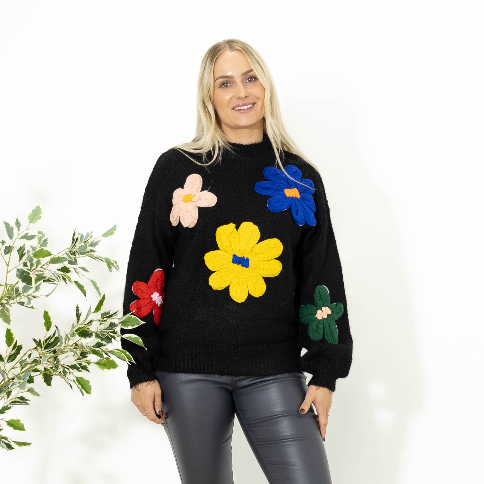 Angela strik m. blomster, Sort