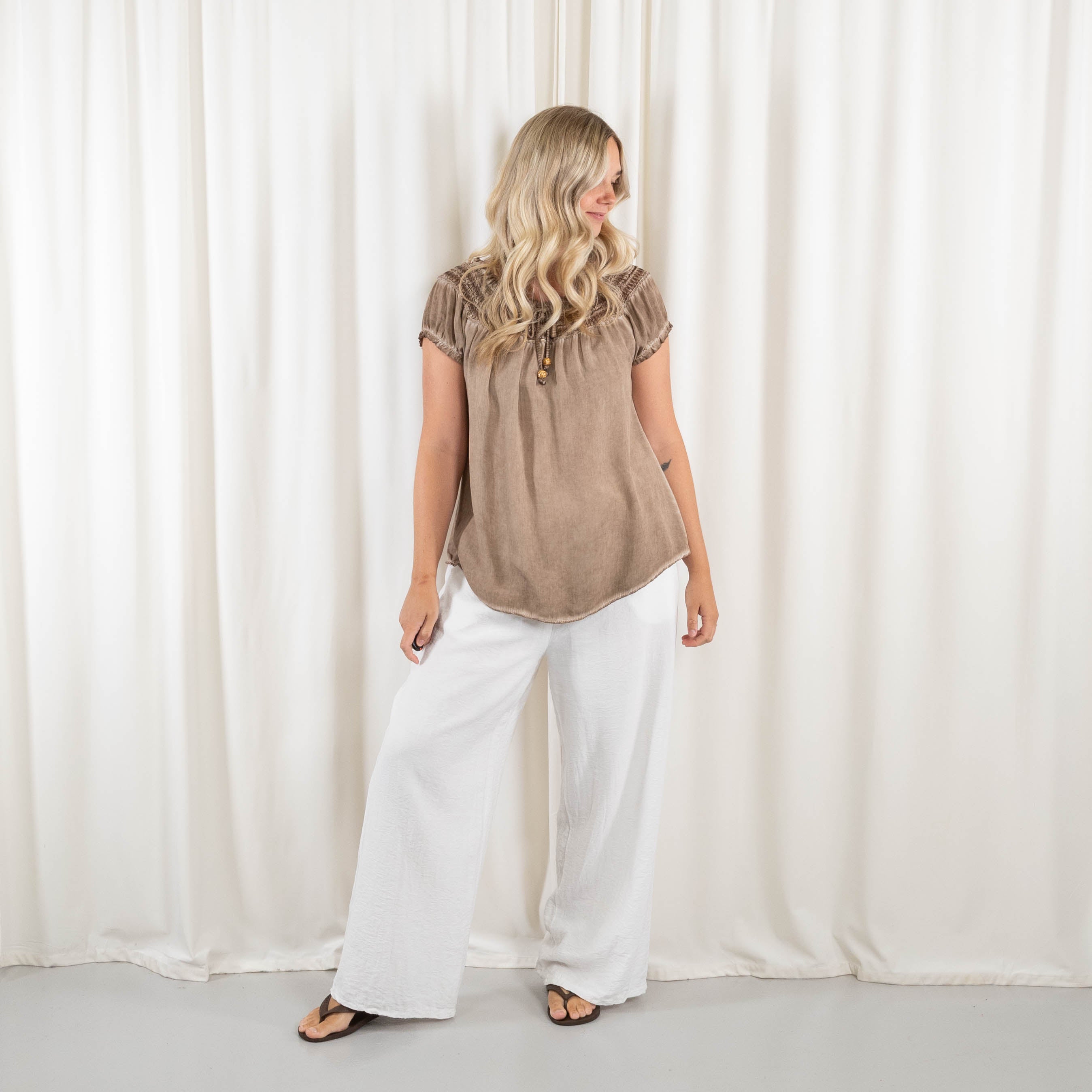 Lillian overdel, Taupe