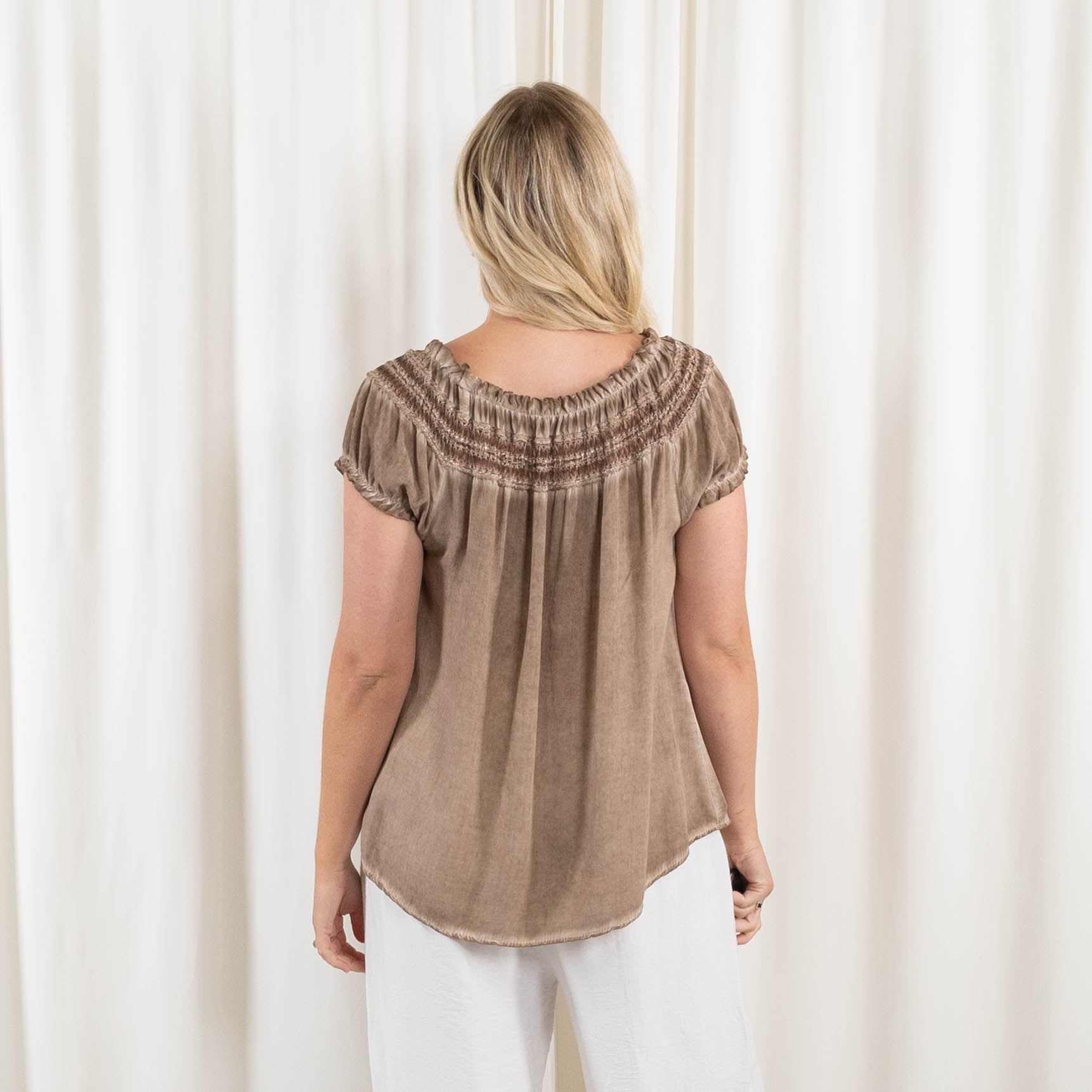 Lillian overdel, Taupe