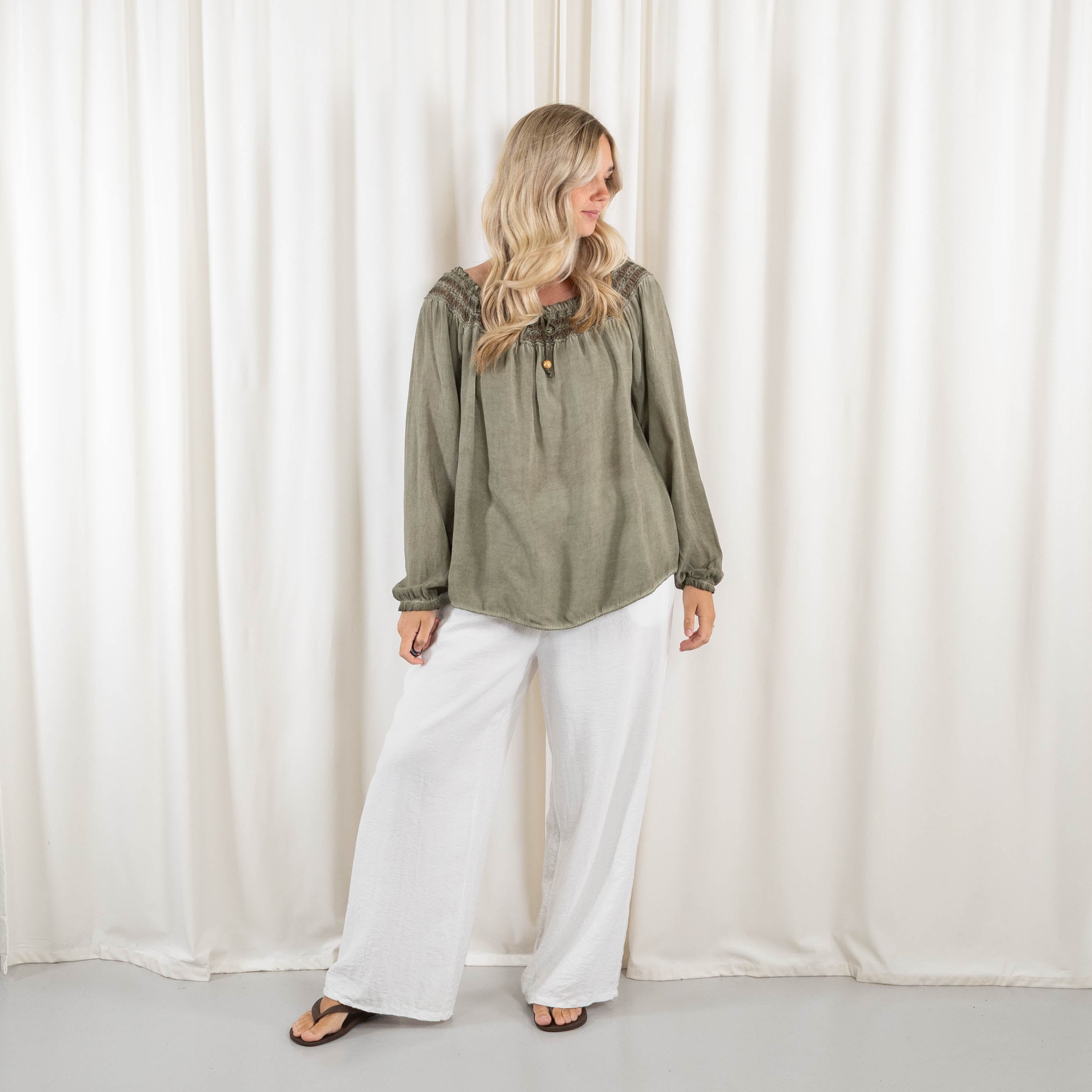 Lajla overdel, Khaki