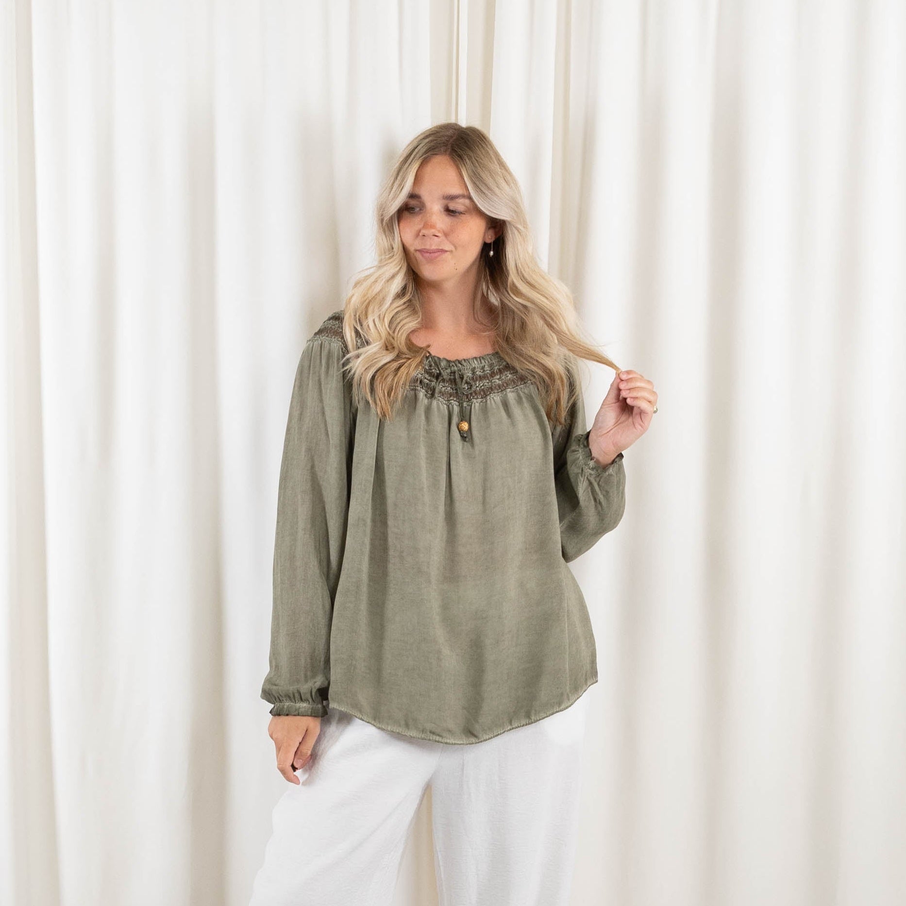 Lajla overdel, Khaki