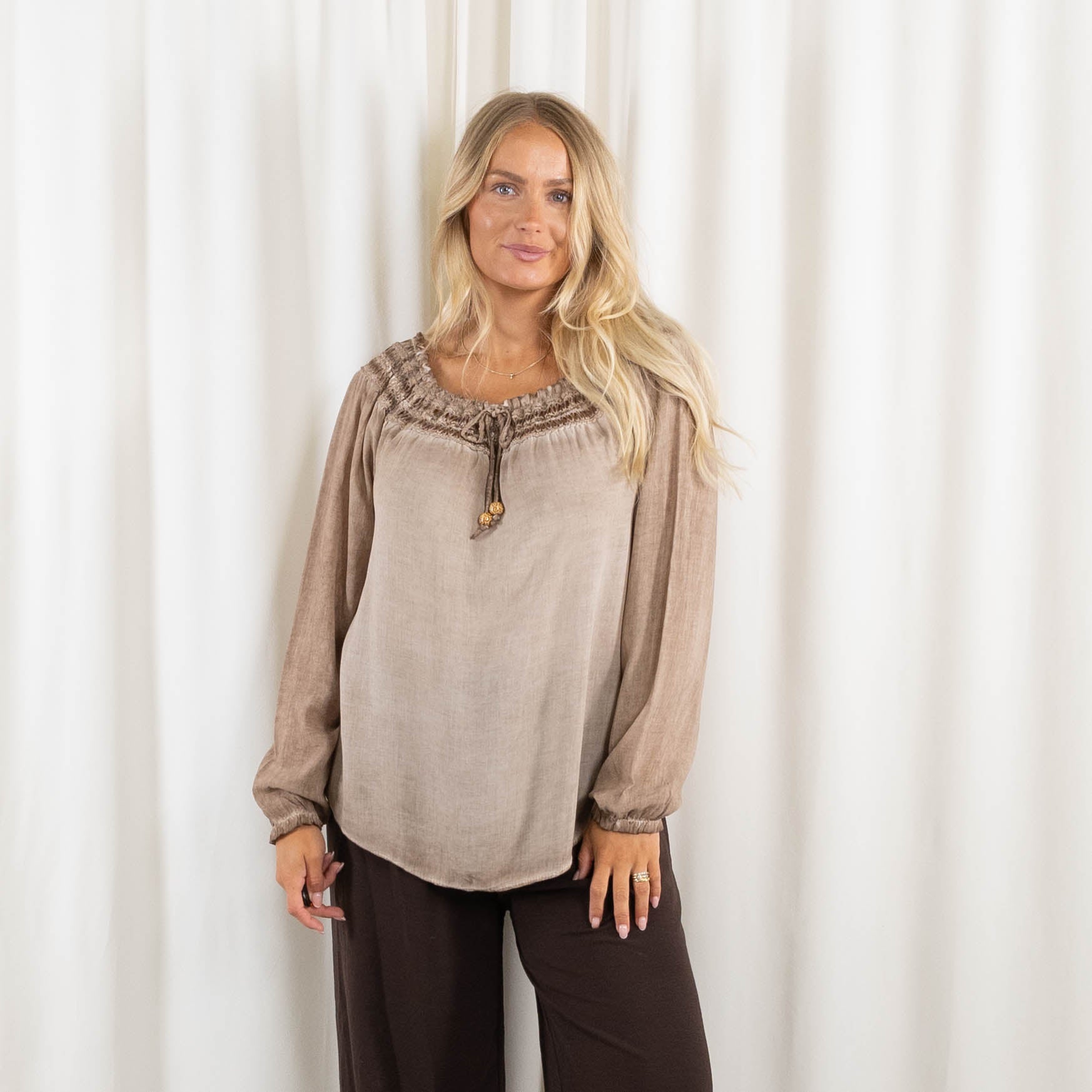 Lajla overdel, Taupe