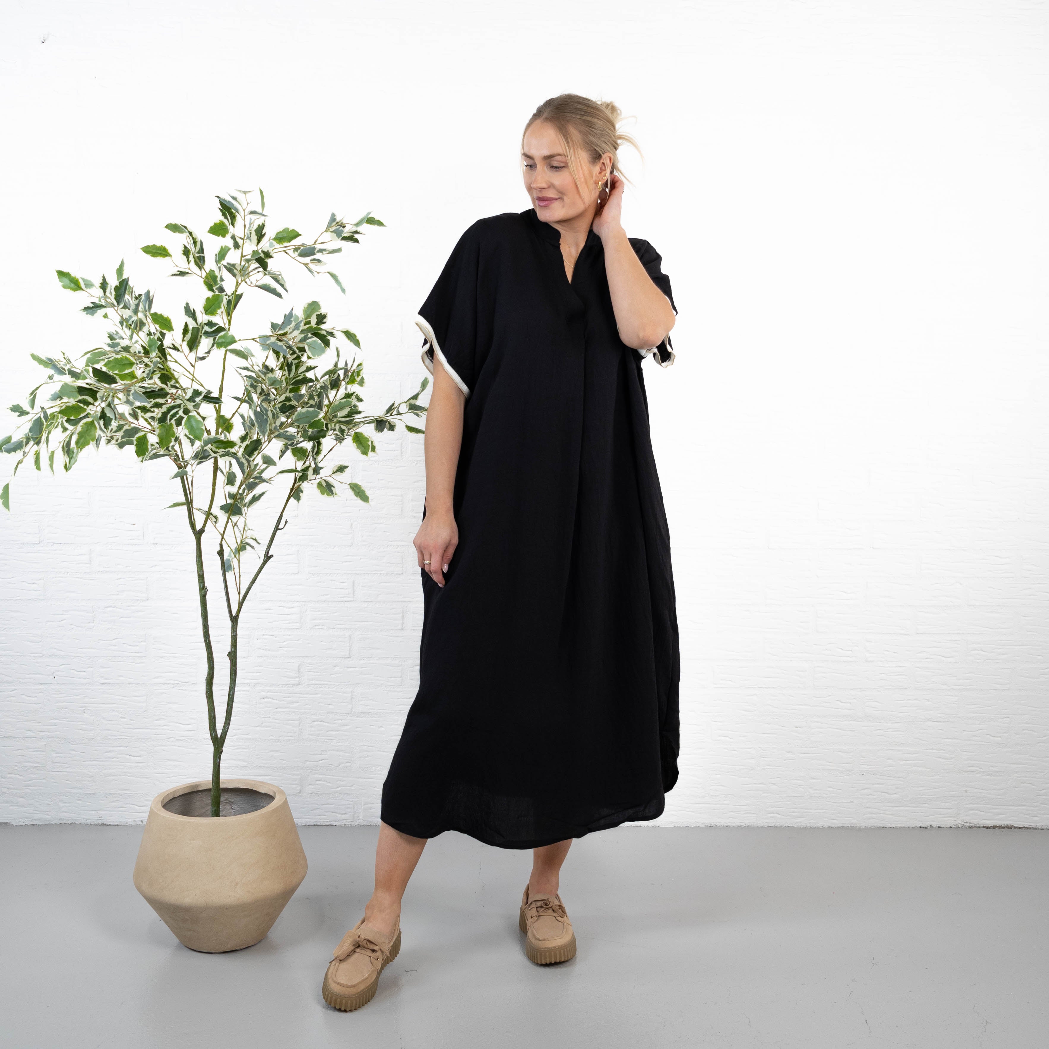 Henriette kjole, Sort